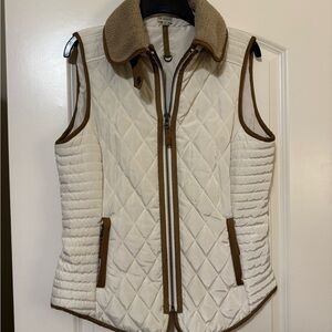 Gently Used Ladies Size M Daniel Cremieux White and Tan Quilted Vest